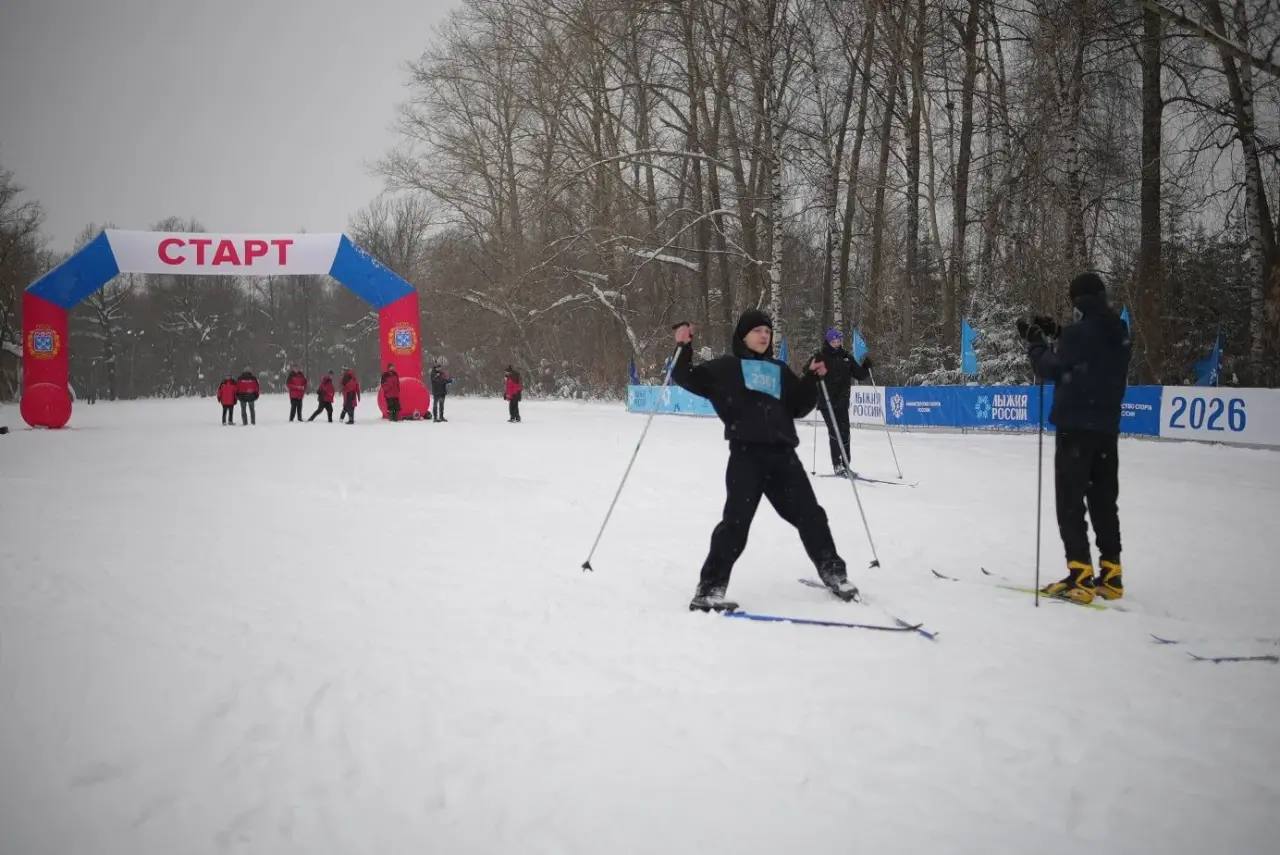 Более 1500 чебоксарцев вышли на старт муниципального этапа «Лыжни России» Более 1500 чебоксарцев вышли на старт муниципального этапа «Лыжни России»