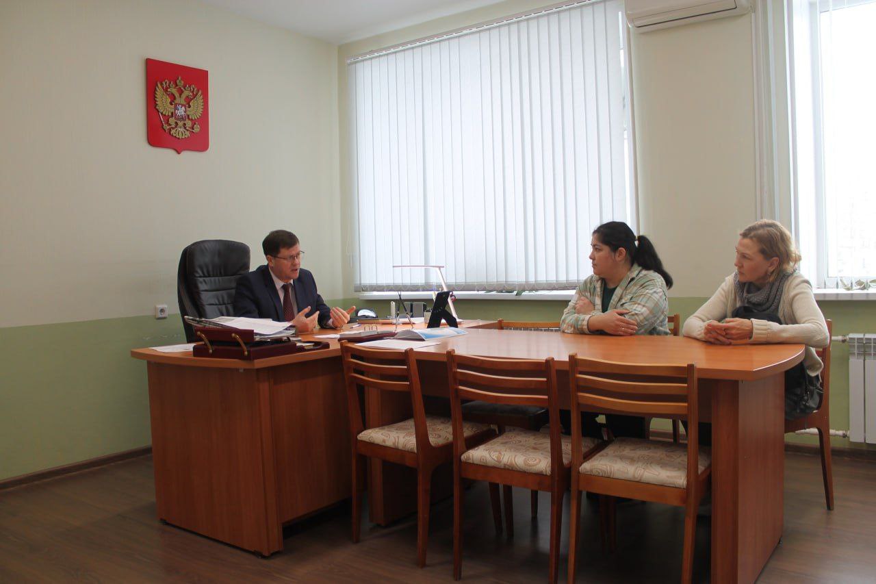 Решаем проблемы вместе: в районных управах состоялись приёмы граждан