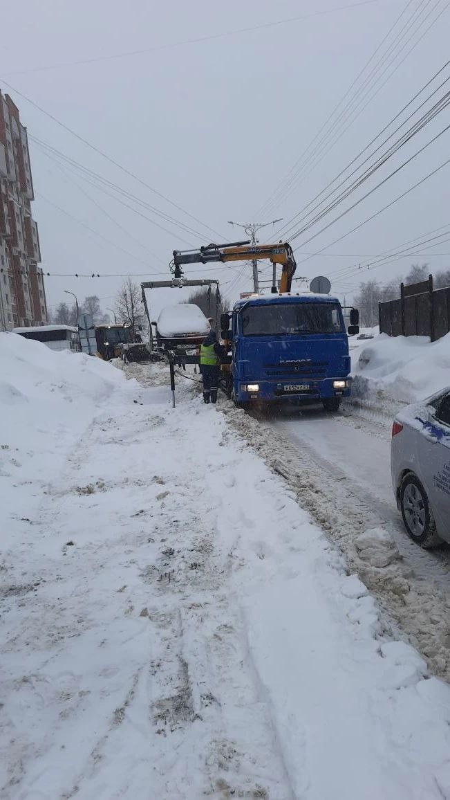 Городские службы продолжают масштабную работу по расчистке дорог и тротуаров Городские службы продолжают масштабную работу по расчистке дорог и тротуаров