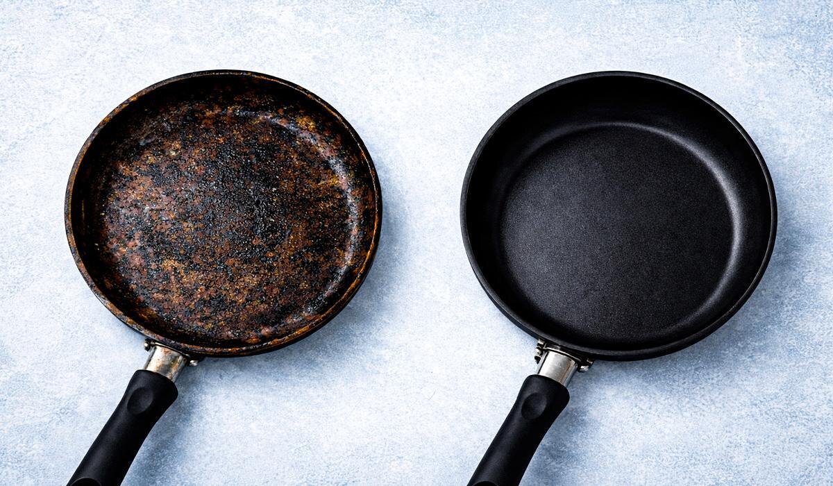 Оживите старую сковороду: простой трюк с лимоном для яркого блеска