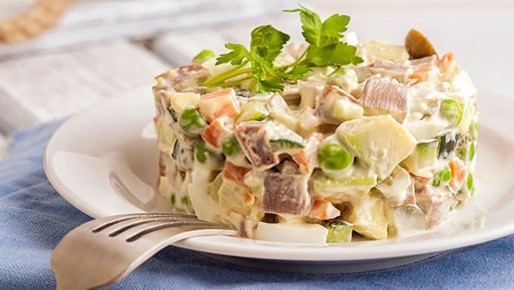 Кому стоит отказаться от оливье в новогоднем меню