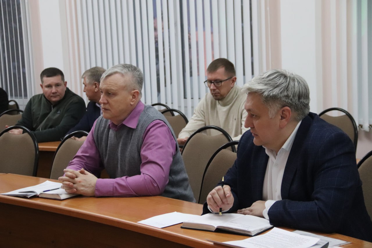 Оперативно провел внеочередное заседание КЧС и ОПБ в связи с частичным обрушением кровли по адресу пр. Энергетиков д. 5