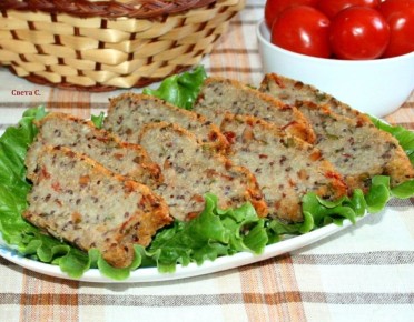 Постная закуска из киноа с грибами и вялеными томатами