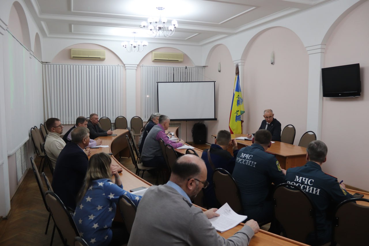 Оперативно провел внеочередное заседание КЧС и ОПБ в связи с частичным обрушением кровли по адресу пр. Энергетиков д. 5 Оперативно провел внеочередное заседание КЧС и ОПБ в связи с частичным обрушением кровли по адресу пр. Энергетиков д. 5