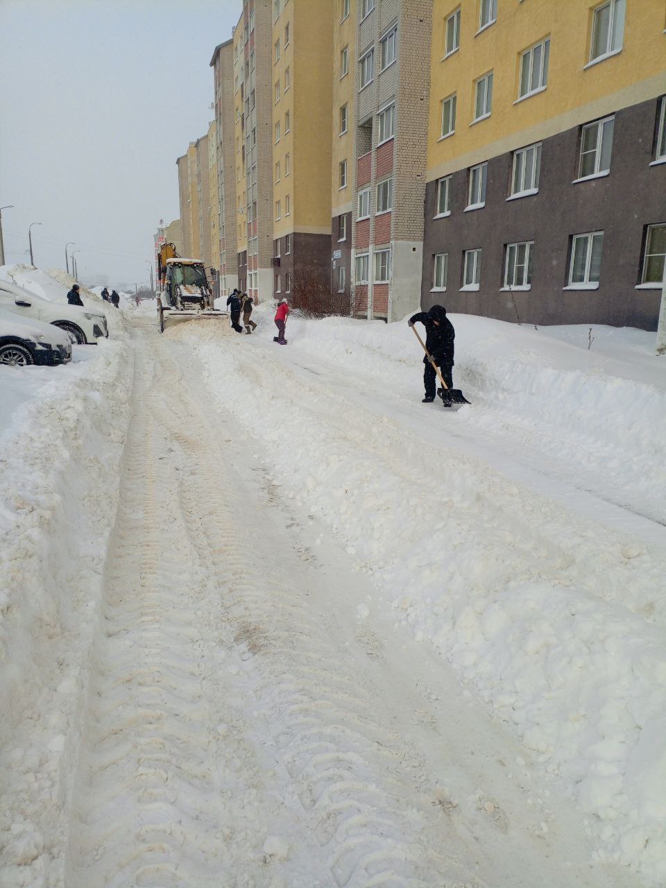 В Чебоксарах ликвидируют последствия мощного циклона В Чебоксарах ликвидируют последствия мощного циклона