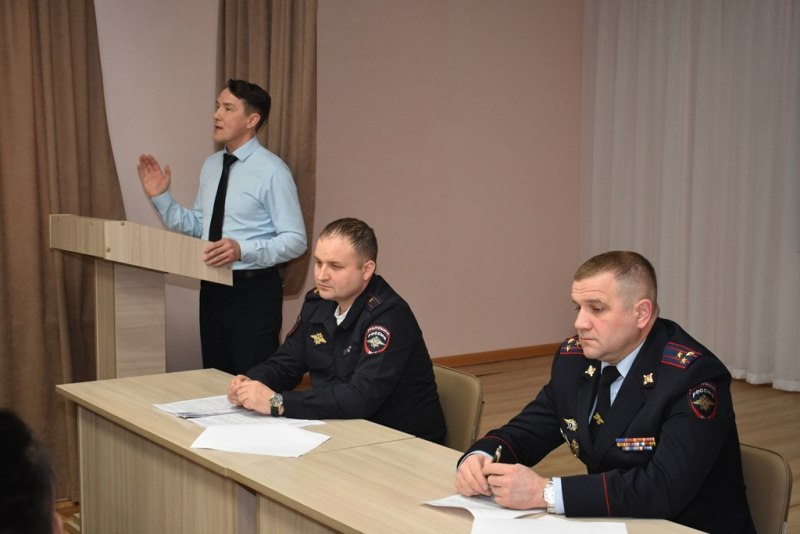 В Чувашии полицейские и общественники обсудили вопросы профилактики детской и подростковой преступности в условиях спецучреждения МВД с работниками прокуратуры и судьями В Чувашии полицейские и общественники обсудили вопросы профилактики детской и подростковой преступности в условиях спецучреждения МВД с работниками прокуратуры и судьями