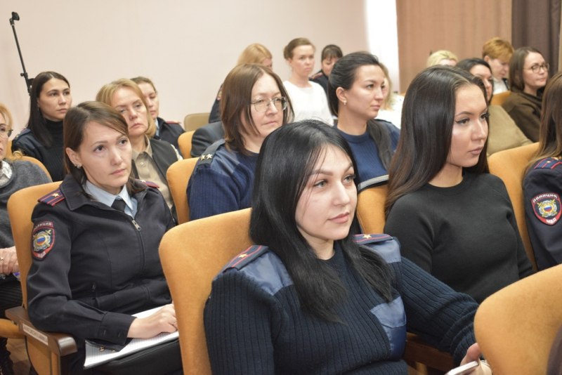 В Чувашии полицейские и общественники обсудили вопросы профилактики детской и подростковой преступности в условиях спецучреждения МВД с работниками прокуратуры и судьями В Чувашии полицейские и общественники обсудили вопросы профилактики детской и подростковой преступности в условиях спецучреждения МВД с работниками прокуратуры и судьями