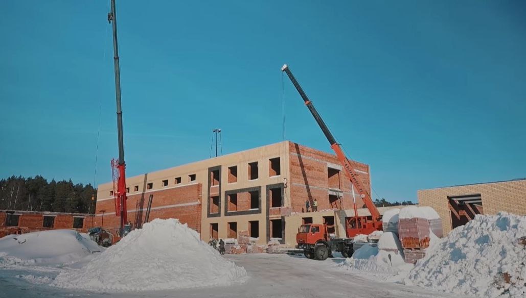 Строительство школы имени Героя России Александра Старчкова идет по графику
