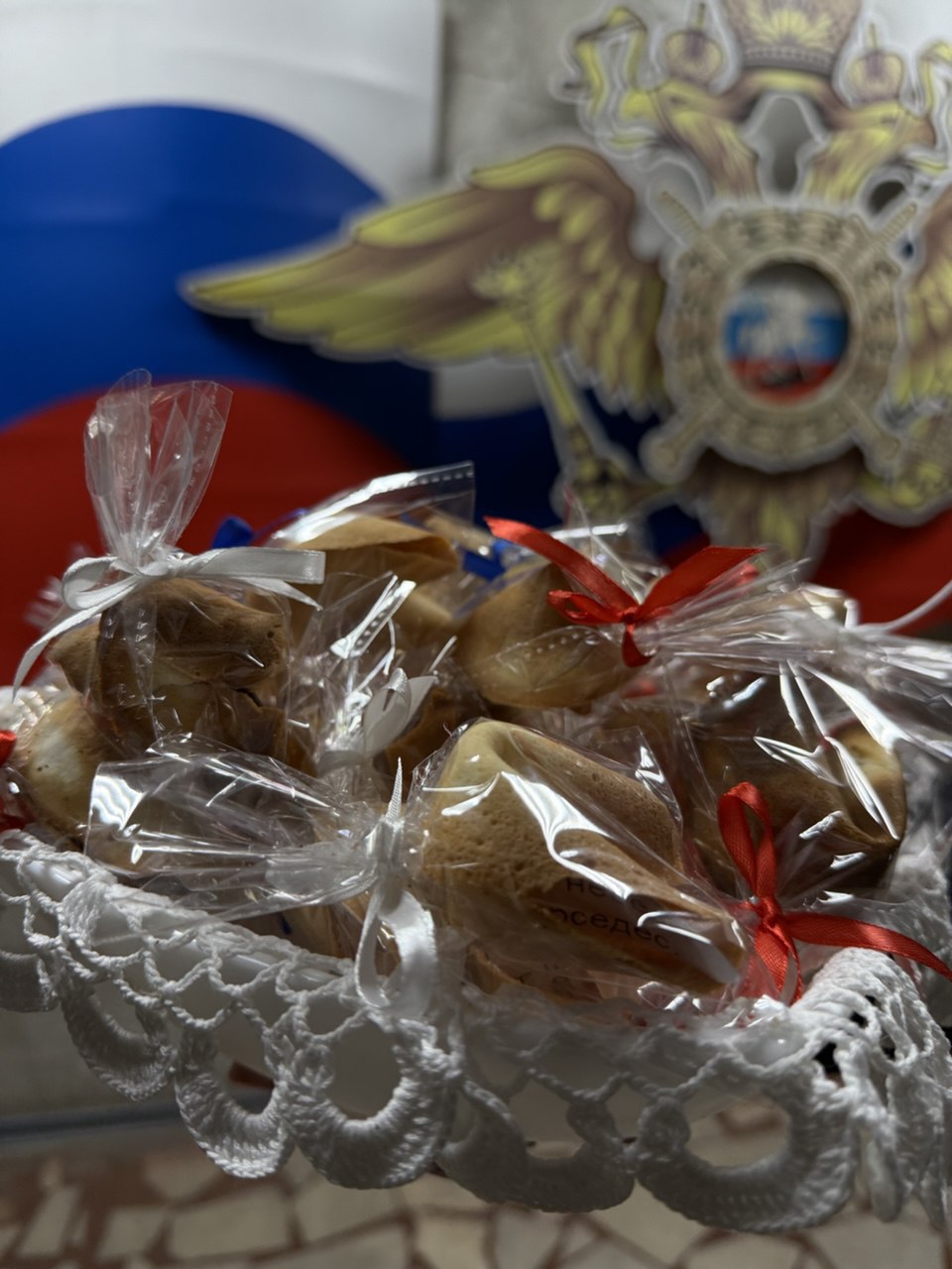 Утро предпраздничного дня в УМВД России по городу Чебоксары началось с улыбок Утро предпраздничного дня в УМВД России по городу Чебоксары началось с улыбок