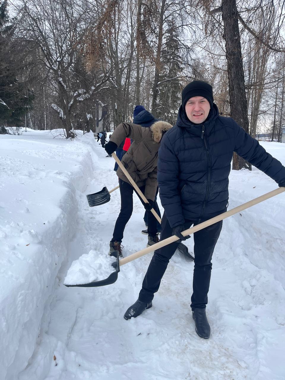 Сегодня с самого утра сотрудники прокуратуры Чувашии одни из первых присоединились к общереспубликанскому сугробнику субботнику Сегодня с самого утра сотрудники прокуратуры Чувашии одни из первых присоединились к общереспубликанскому сугробнику субботнику