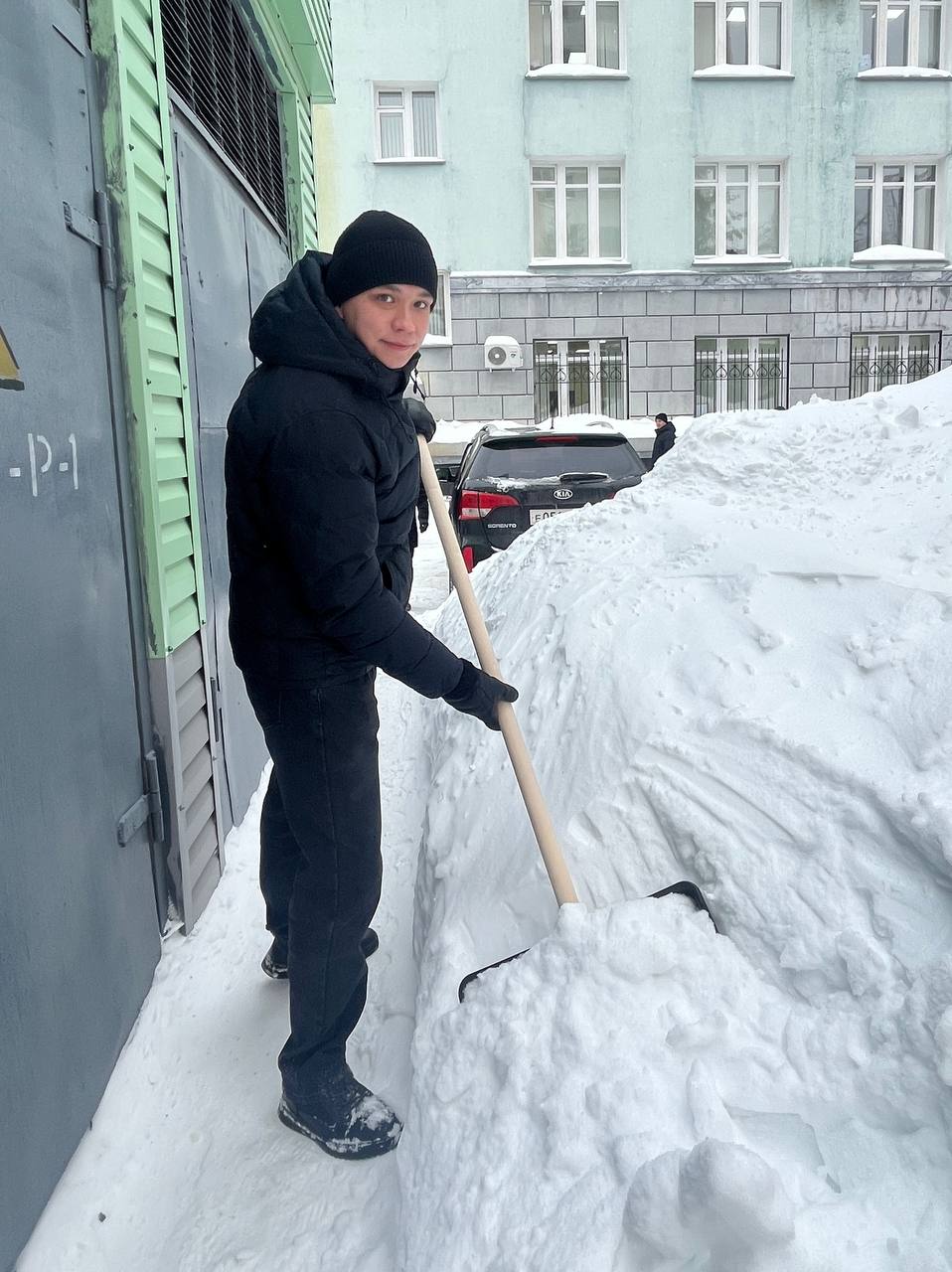 Сегодня с самого утра сотрудники прокуратуры Чувашии одни из первых присоединились к общереспубликанскому сугробнику субботнику Сегодня с самого утра сотрудники прокуратуры Чувашии одни из первых присоединились к общереспубликанскому сугробнику субботнику