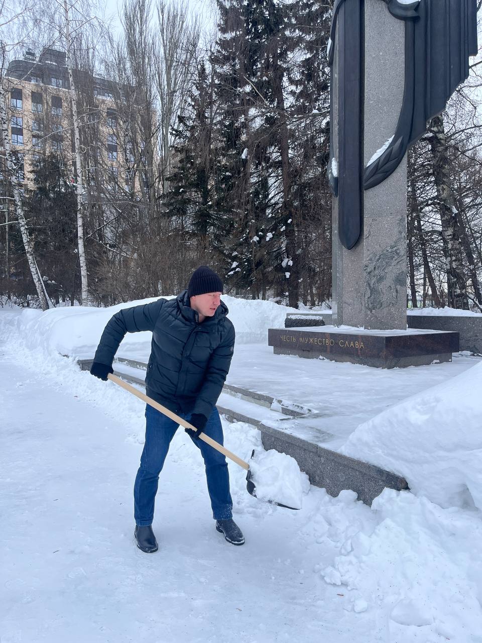 Сегодня с самого утра сотрудники прокуратуры Чувашии одни из первых присоединились к общереспубликанскому сугробнику субботнику Сегодня с самого утра сотрудники прокуратуры Чувашии одни из первых присоединились к общереспубликанскому сугробнику субботнику