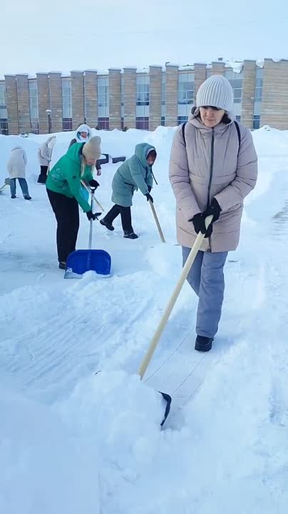 В рамках акции «Помоги дворнику» очищены территории образовательных учреждений Чебоксар
