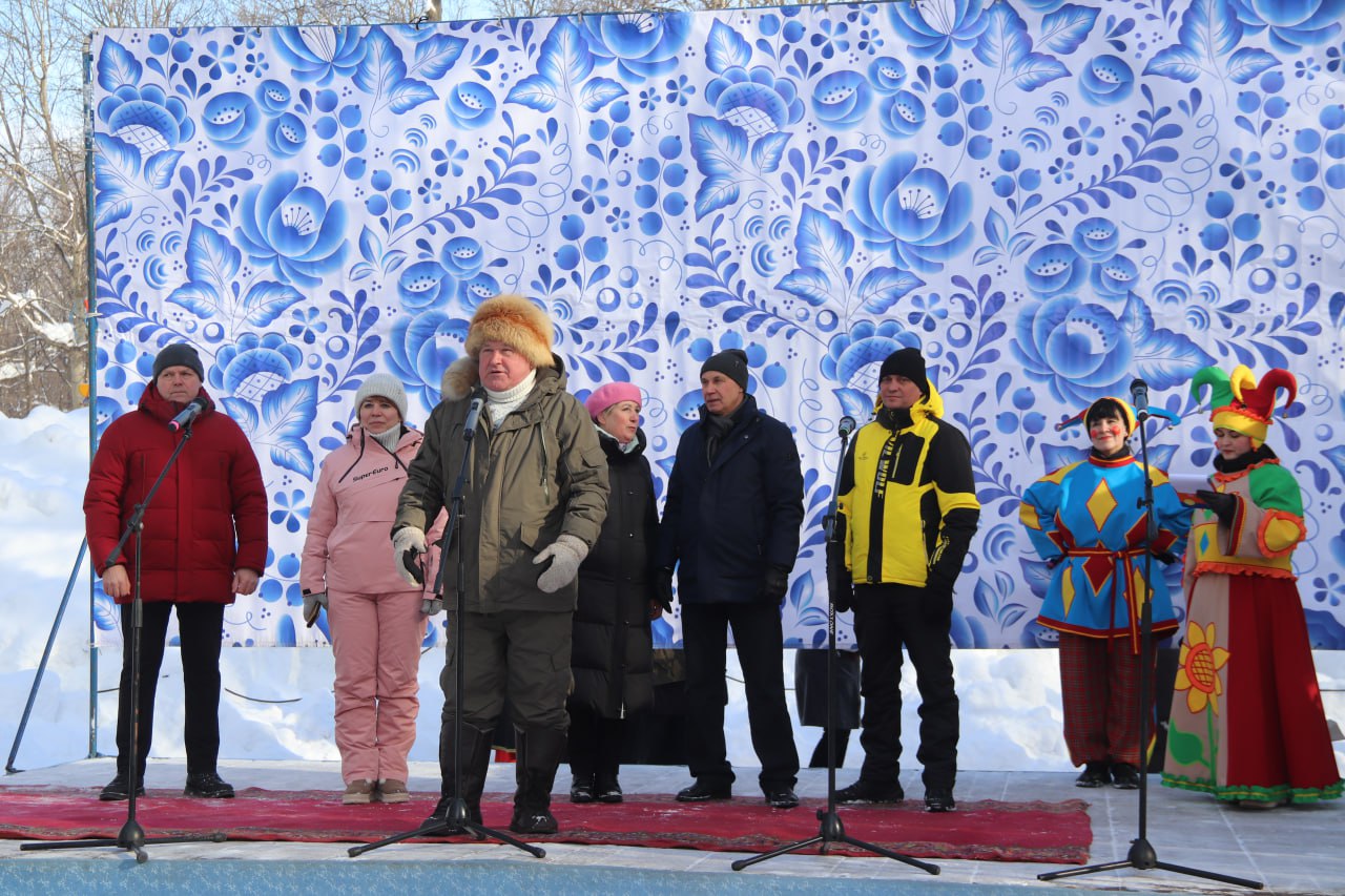 Новочебоксарцы дружно простились с зимой в Ельниковской роще Новочебоксарцы дружно простились с зимой в Ельниковской роще