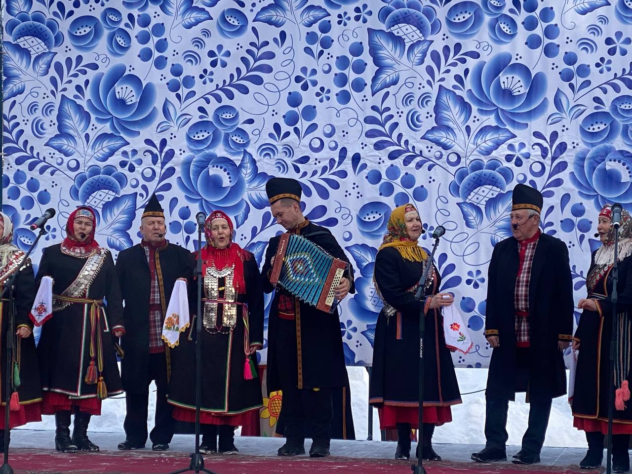 Новочебоксарцы дружно простились с зимой в Ельниковской роще Новочебоксарцы дружно простились с зимой в Ельниковской роще