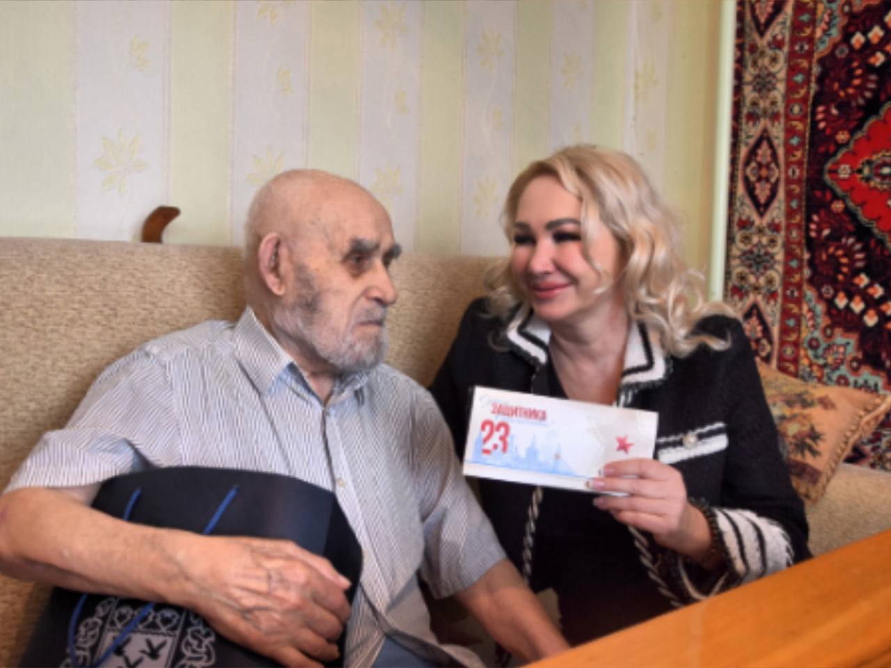 Поклон нашим Героям: в Московском районе поздравили легендарных ветеранов