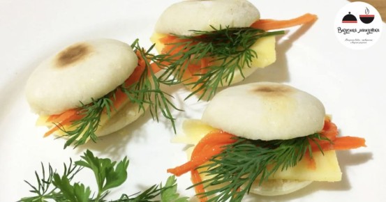 Необычный завтрак: яичница с солеными огурцами