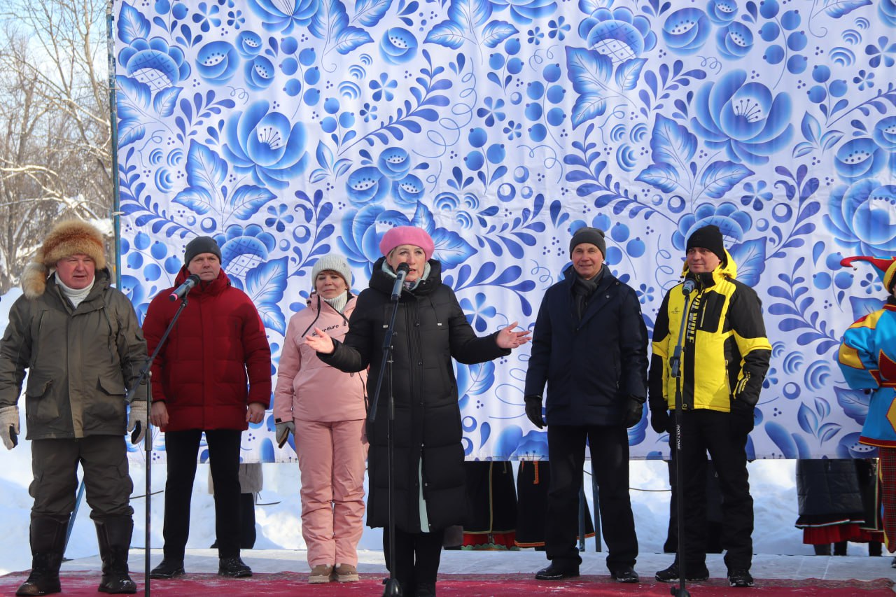 Новочебоксарцы дружно простились с зимой в Ельниковской роще Новочебоксарцы дружно простились с зимой в Ельниковской роще