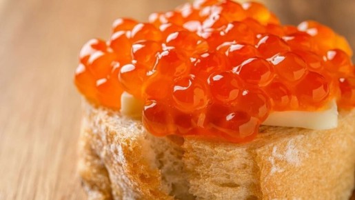 Роспотребнадзор предупреждает: какая красная икра может быть опасной для здоровья