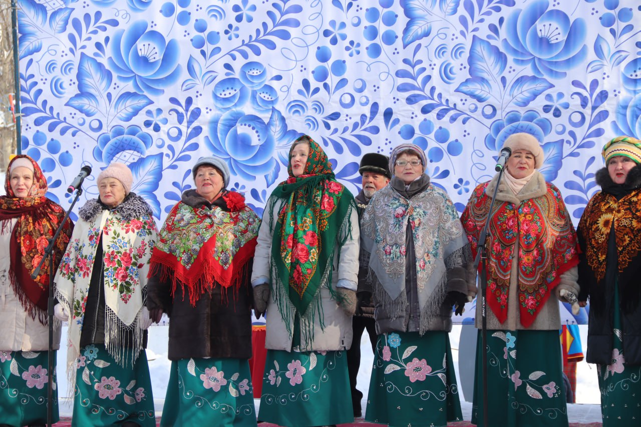 Новочебоксарцы дружно простились с зимой в Ельниковской роще