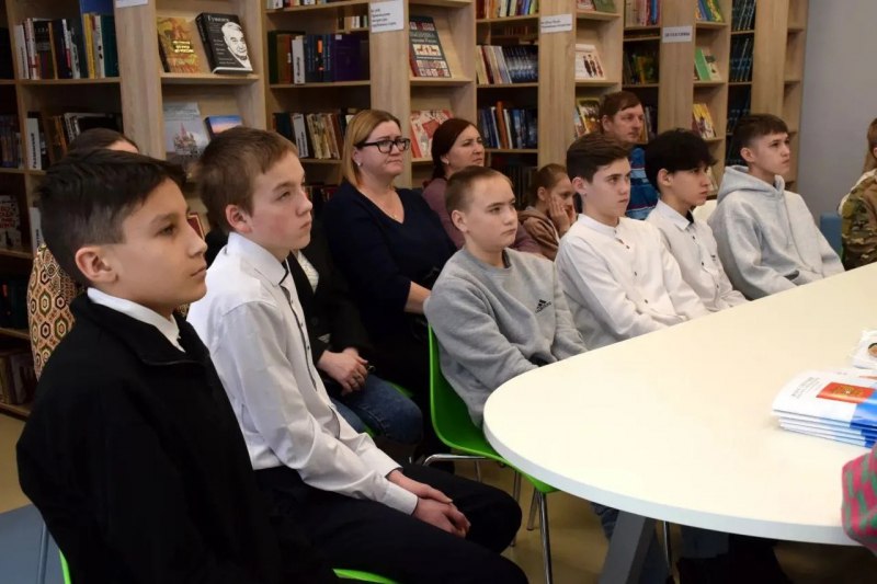 В Чувашии сотрудники полиции, ветераны Управления по вопросам миграции и представители «Движения первых» вручили первые паспорта школьникам В Чувашии сотрудники полиции, ветераны Управления по вопросам миграции и представители «Движения первых» вручили первые паспорта школьникам