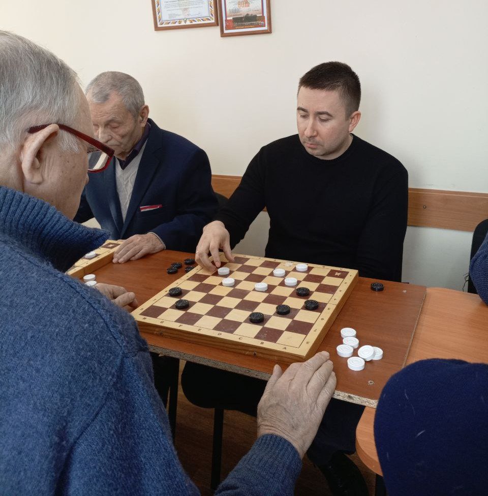 В Чувашии сотрудники и ветераны органов внутренних дел определили сильнейших в шашках В Чувашии сотрудники и ветераны органов внутренних дел определили сильнейших в шашках