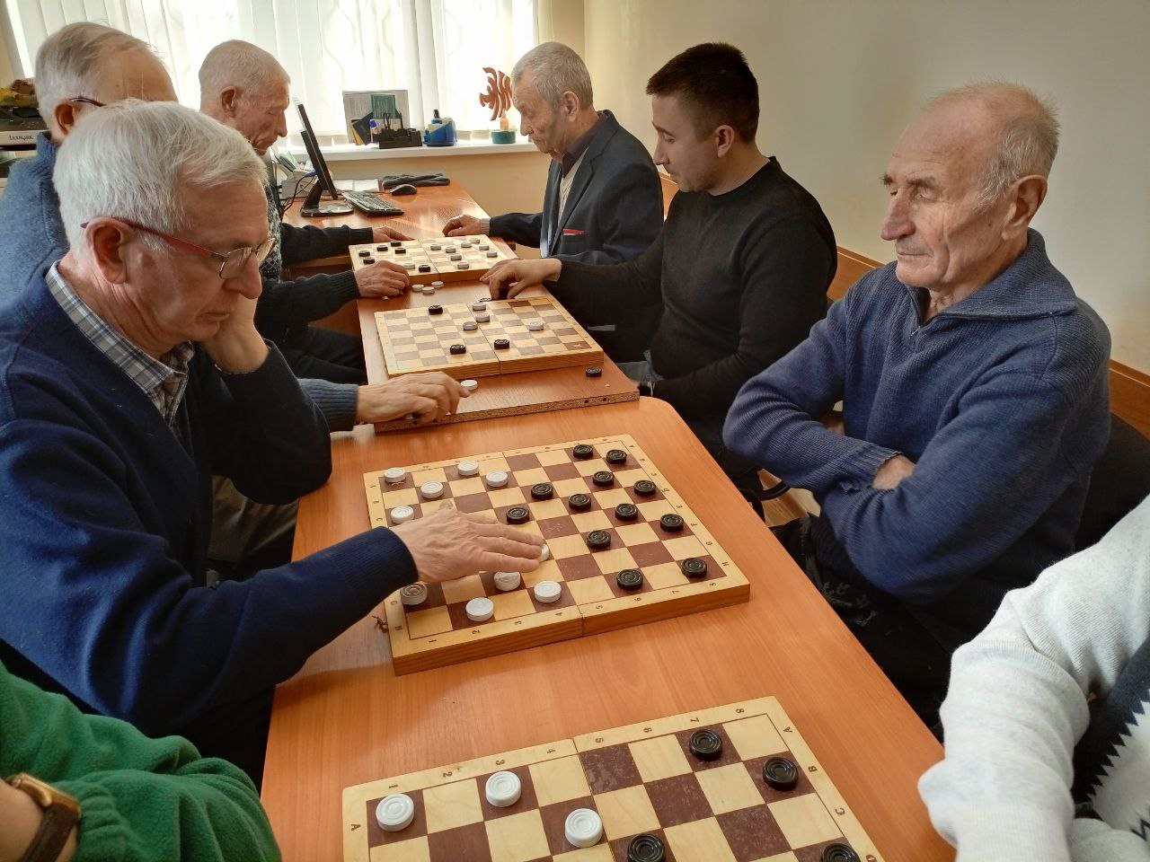 В Чувашии сотрудники и ветераны органов внутренних дел определили сильнейших в шашках В Чувашии сотрудники и ветераны органов внутренних дел определили сильнейших в шашках