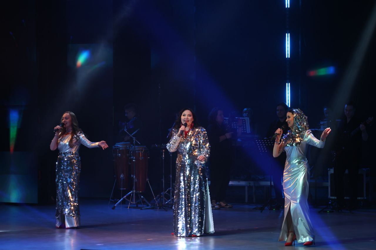 Леонид Черкесов: При полном аншлаге состоялся сольный юбилейный концерт нашей легендарной землячки, Народной артистки Чувашской Республики Августы Уляндиной Леонид Черкесов: При полном аншлаге состоялся сольный юбилейный концерт нашей легендарной землячки, Народной артистки Чувашской Республики Августы Уляндиной