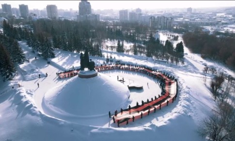 Молодёжь Чувашии в День защитника Отечества развернула 100-метровую георгиевскую ленту