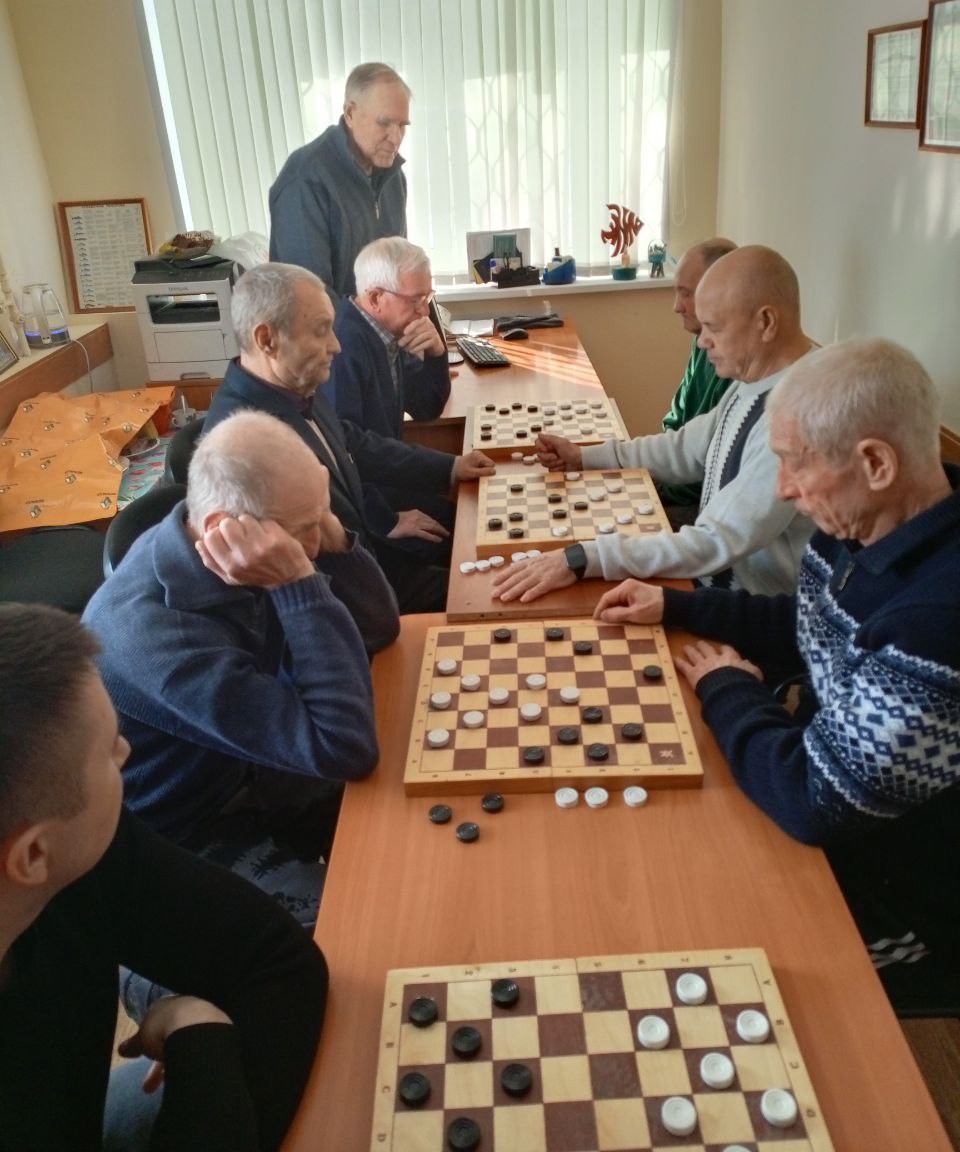 В Чувашии сотрудники и ветераны органов внутренних дел определили сильнейших в шашках В Чувашии сотрудники и ветераны органов внутренних дел определили сильнейших в шашках