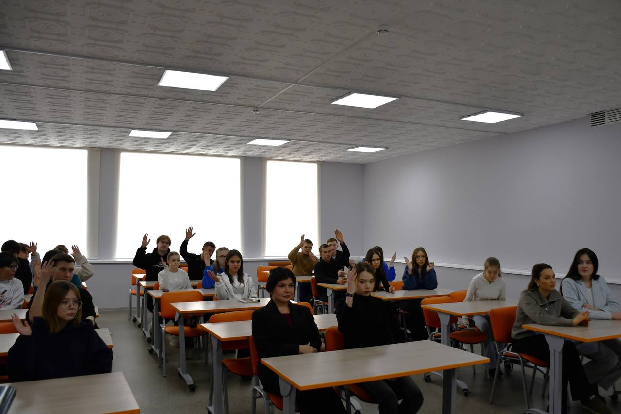 Встречи, уроки и деловые игры, приуроченные ко Дню молодого избирателя, прошли в муниципальных и городских округах республики, охватив школьников, студентов и работающую молодежь Встречи, уроки и деловые игры, приуроченные ко Дню молодого избирателя, прошли в муниципальных и городских округах республики, охватив школьников, студентов и работающую молодежь