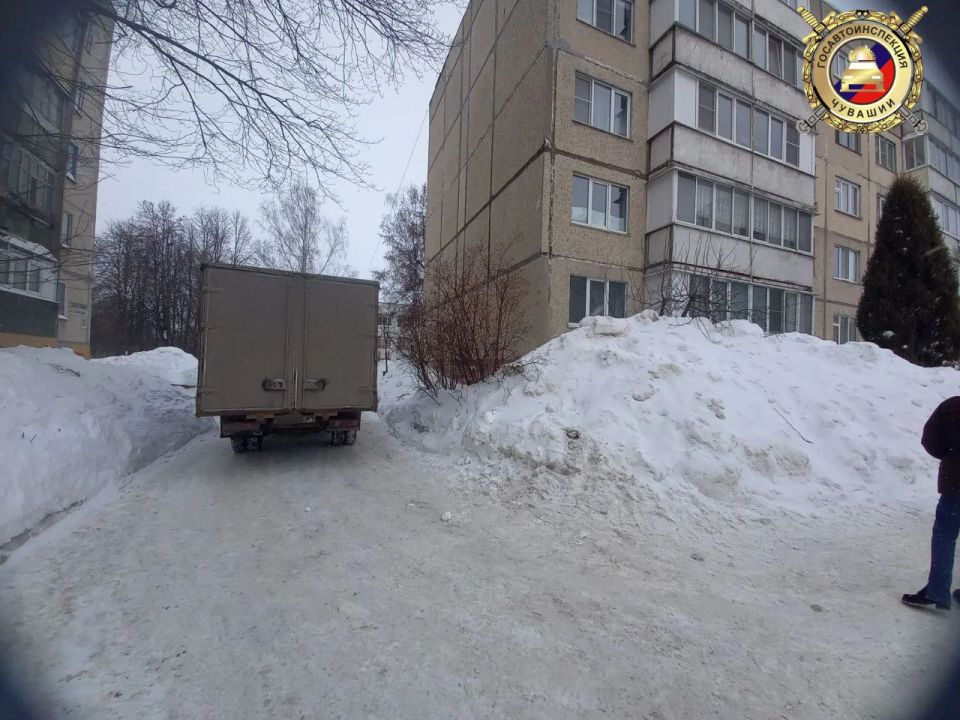 Сотрудники Госавтоинспекции Новочебоксарска выясняют обстоятельства ДТП, в котором пострадал ребенок