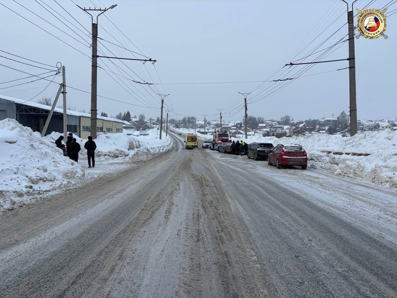 25 февраля около 15.25 возле дома 13 по улице Карла Либкнехта г. Чебоксары произошло дорожно-транспортное происшествие с участием трех автомобилей 25 февраля около 15.25 возле дома 13 по улице Карла Либкнехта г. Чебоксары произошло дорожно-транспортное происшествие с участием трех автомобилей