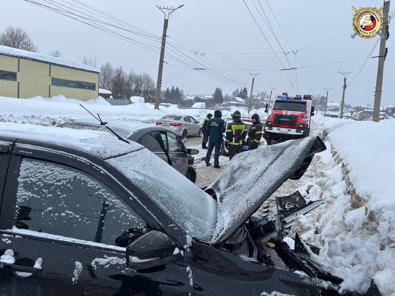 25 февраля около 15.25 возле дома 13 по улице Карла Либкнехта г. Чебоксары произошло дорожно-транспортное происшествие с участием трех автомобилей 25 февраля около 15.25 возле дома 13 по улице Карла Либкнехта г. Чебоксары произошло дорожно-транспортное происшествие с участием трех автомобилей