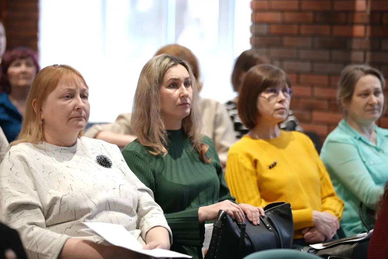 Круглый стол в Чебоксарах объединил 46 регионов РФ и Республику Беларусь Круглый стол в Чебоксарах объединил 46 регионов РФ и Республику Беларусь