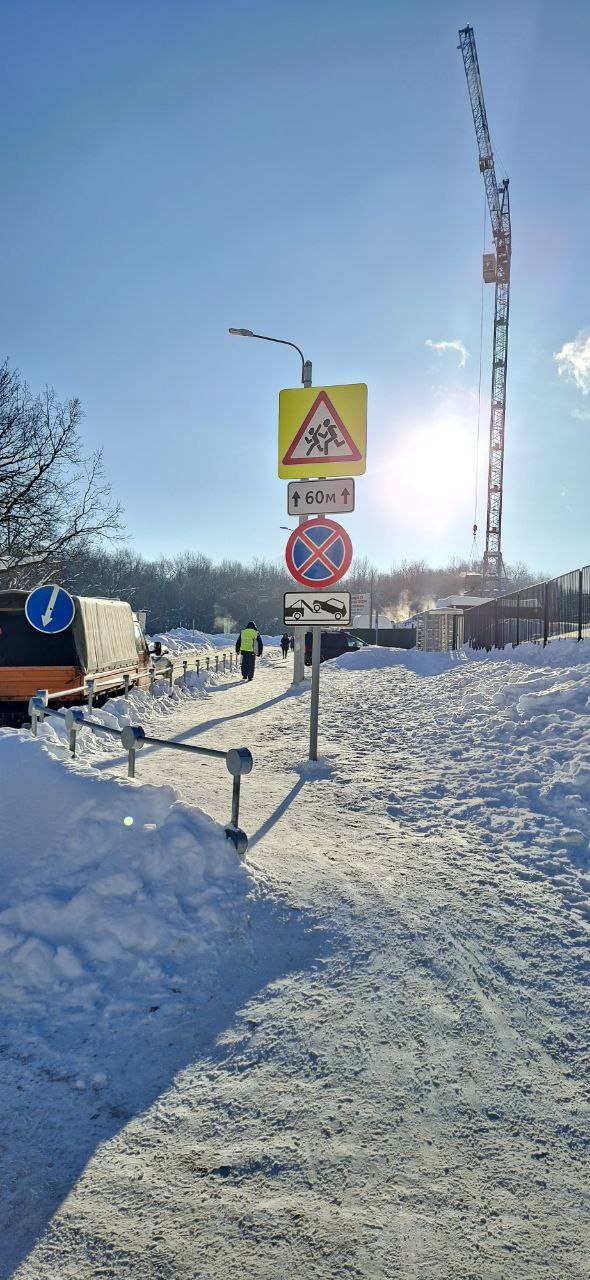 В Чебоксарах усилены меры безопасности на подъездах к школам В Чебоксарах усилены меры безопасности на подъездах к школам