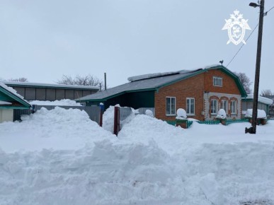 Следователями СК России по Чувашии устанавливаются обстоятельства гибели двух женщин при сходе снега