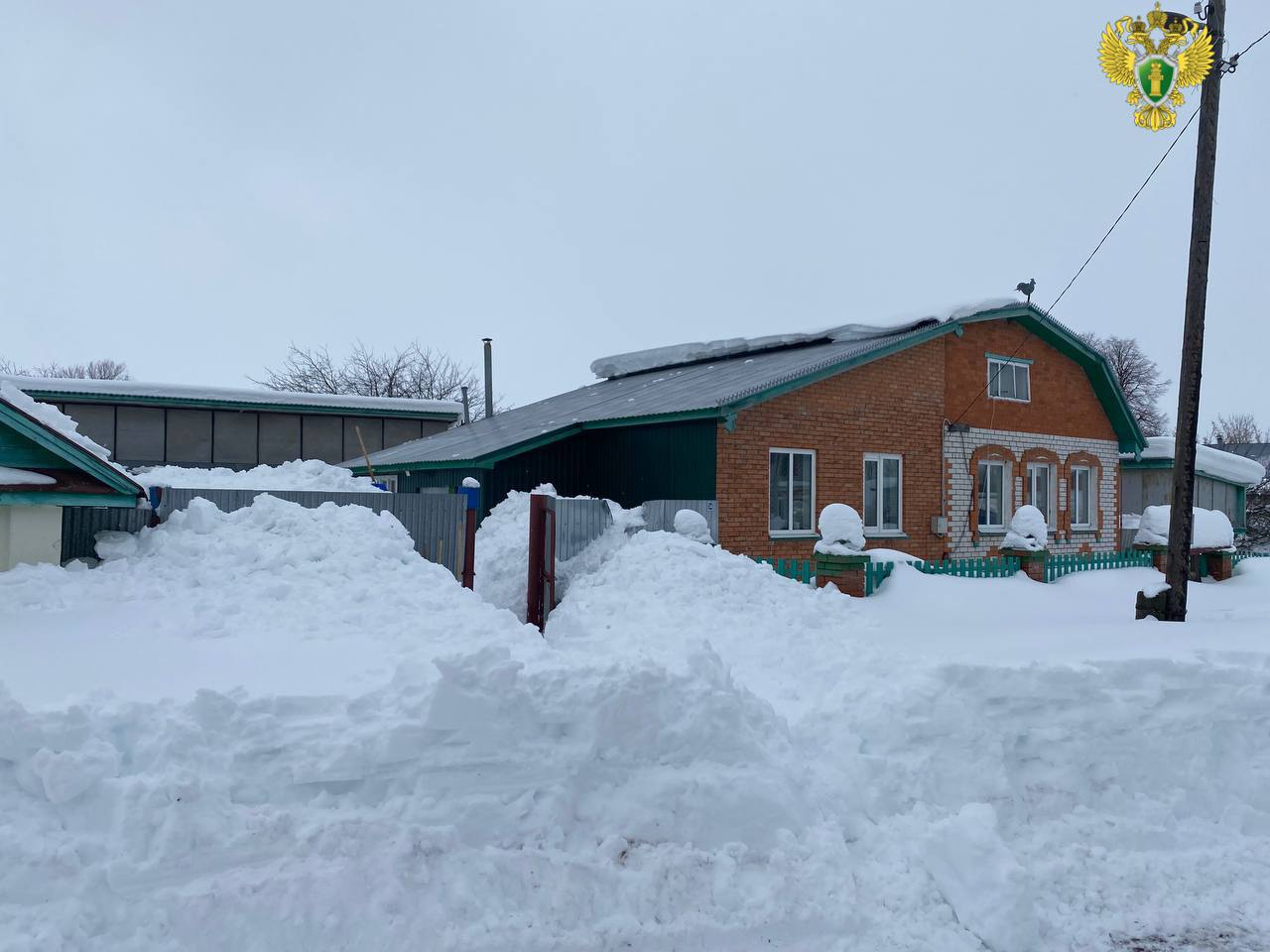 В выселке Атмень Аликовского округа произошел несчастный случай: две женщины погибли из-за схода снега