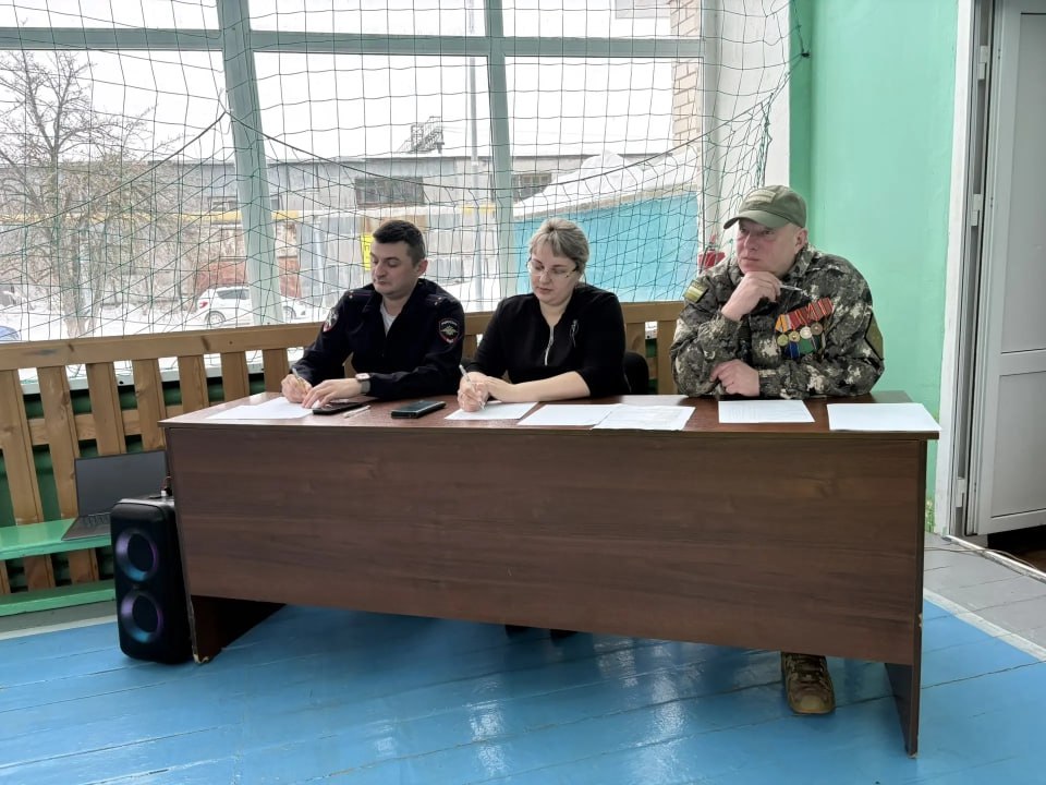 Сотрудники транспортной полиции города Ртищево выступили в роли жюри в смотре строя и строевой песни Сотрудники транспортной полиции города Ртищево выступили в роли жюри в смотре строя и строевой песни