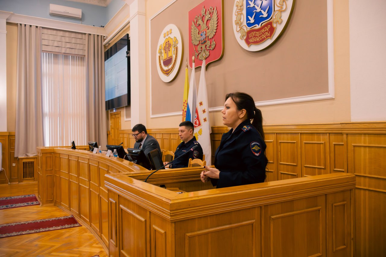 В Чебоксарах полицейские и представители местного самоуправления обсудили комплекс мер, направленных на укрепление правопорядка В Чебоксарах полицейские и представители местного самоуправления обсудили комплекс мер, направленных на укрепление правопорядка