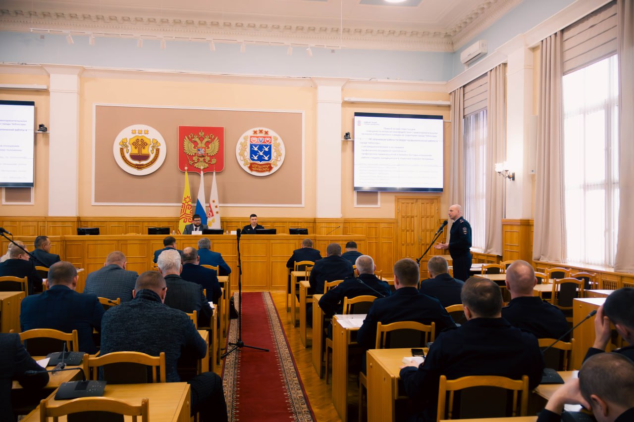 В Чебоксарах полицейские и представители местного самоуправления обсудили комплекс мер, направленных на укрепление правопорядка В Чебоксарах полицейские и представители местного самоуправления обсудили комплекс мер, направленных на укрепление правопорядка