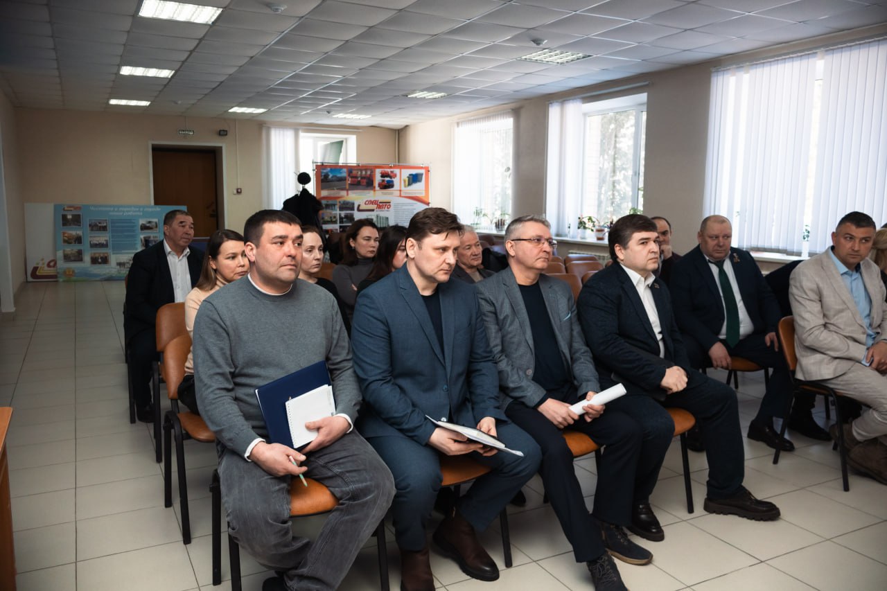 Глава города провёл объезд и рабочее совещание по улучшению вывоза ТКО Глава города провёл объезд и рабочее совещание по улучшению вывоза ТКО