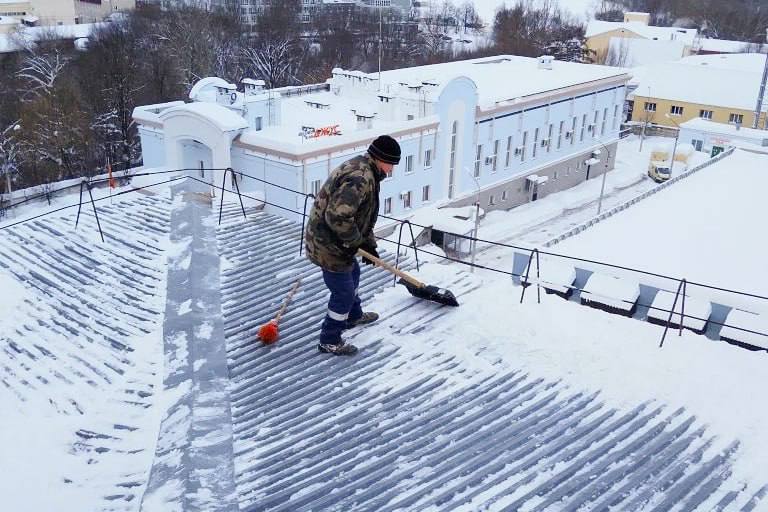 Коммунальные службы Чебоксар усилили работу по очистке кровель