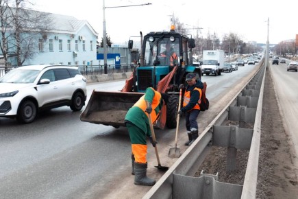 Городская уборка не прекращается даже в выходные