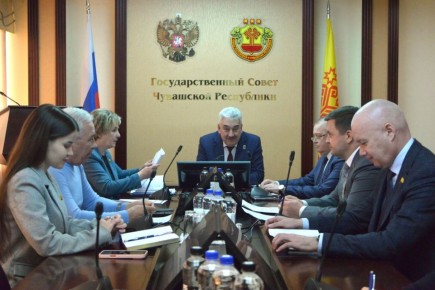 Леонид Черкесов: С руководителями комитетов Госсовета Чувашии обсудили предстоящую очередную сорок первую сессию Государственного Совета Чувашской Республики, которая пройдет 26 марта