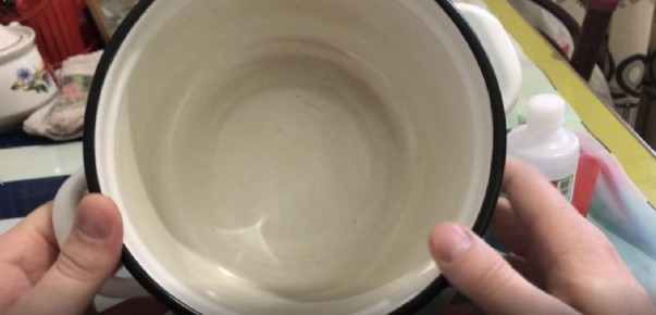 Как отбелить эмалированную кастрюлю: проверенный способ с перекисью водорода