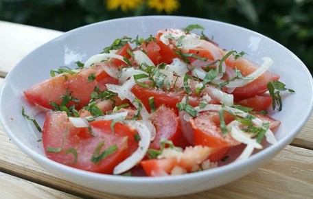 Декоративный лук: от стола к клумбе