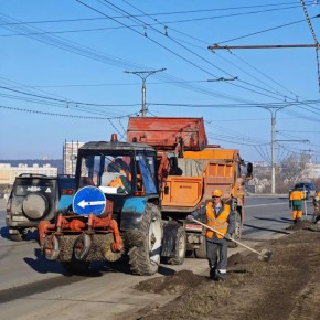 Доброе утро, чебоксарцы!. Сегодня коммунальные службы с самого утра продолжают заботиться о нашем городе: убирают улицы, вывозят смет, моют ограждения и приводят в порядок общественные пространства