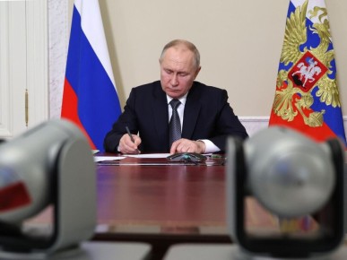 Новый закон: Путин запретил выдворение инослужащих из России