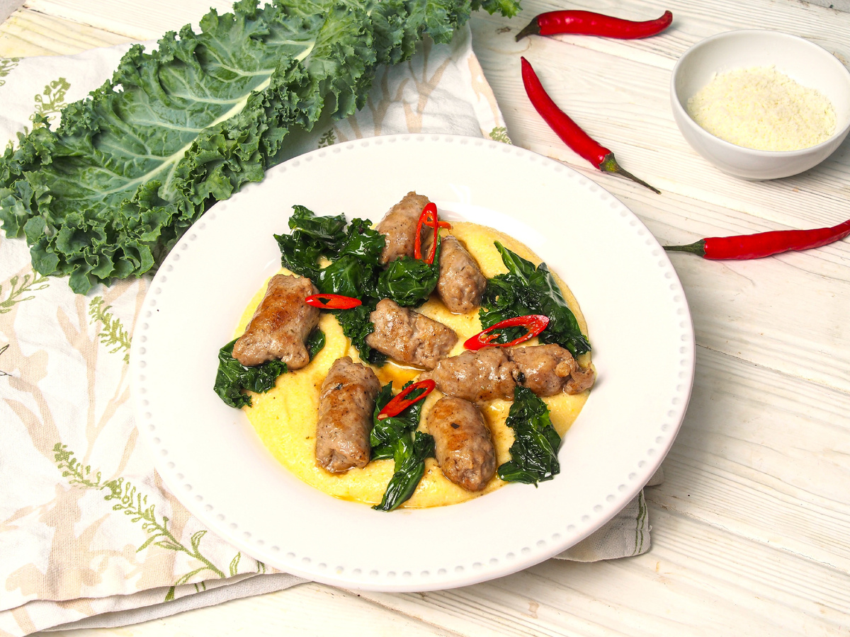 Полента с пармезаном и колбасками: искушение в итальянском стиле